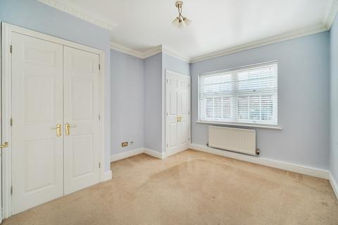 2 bedroom flat for sale, Oatlands Chase, Weybridge, Surrey, KT13