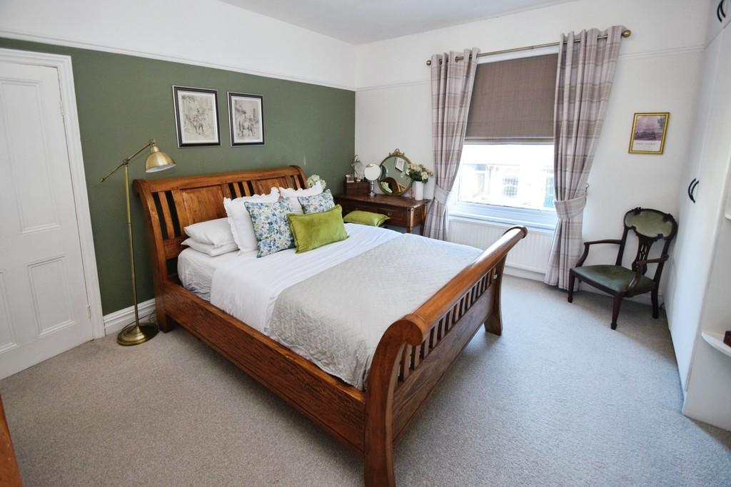 Eb3d45d6-Bedroom 202
