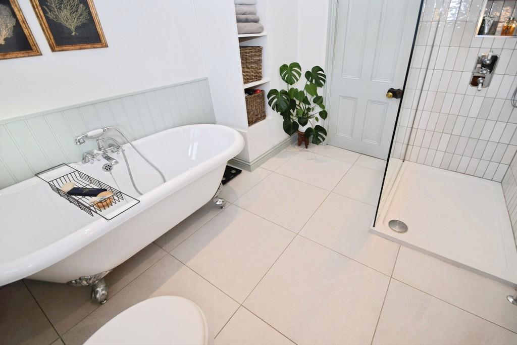 9a10d4a4-Bathroom 201
