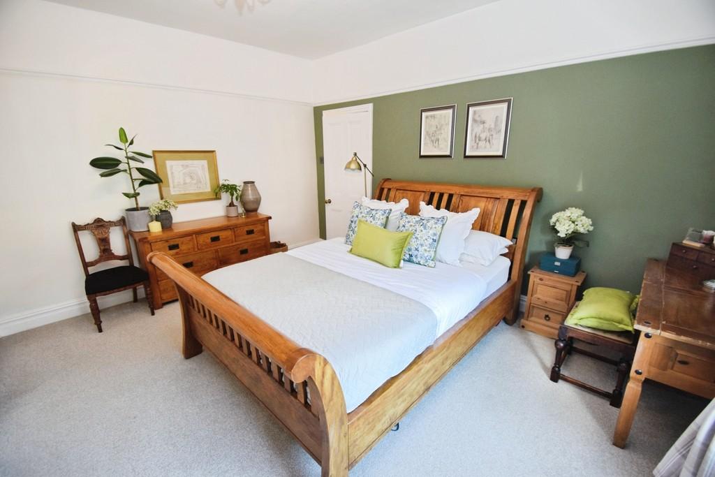3f8c5b52-Bedroom 203