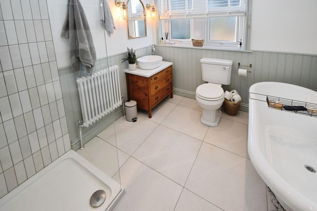 D5f69cba-Bathroom