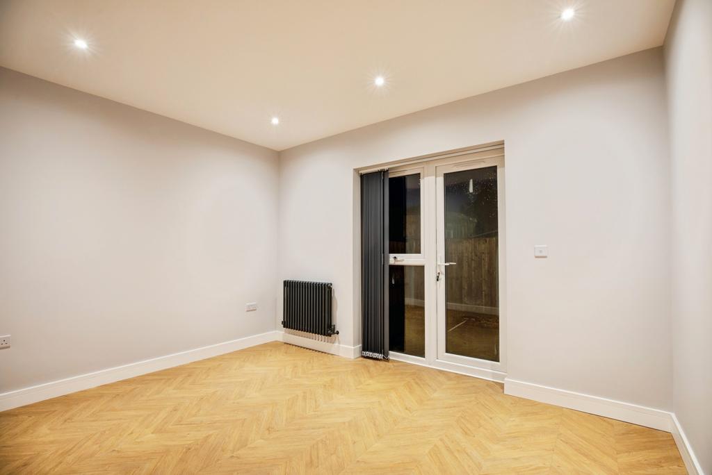 2 bed flat to rent Limes Grove, London SE13