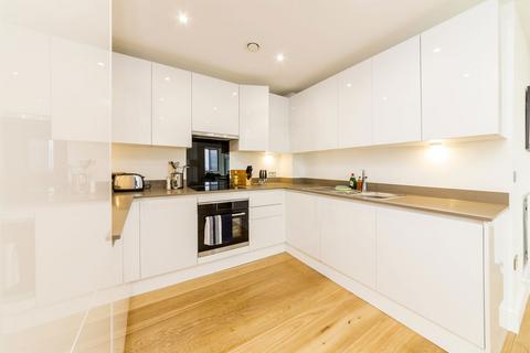 2 bedroom flat to rent, Sky View Tower, Stratford E15