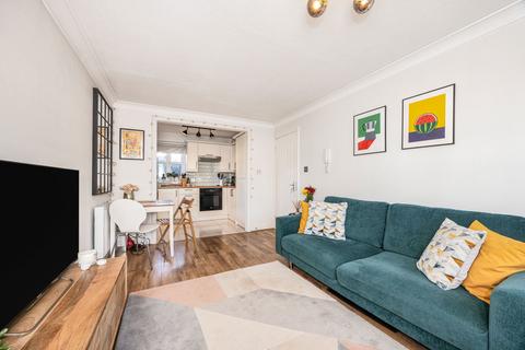 1 bedroom ground floor flat for sale, The Avenue, London E4