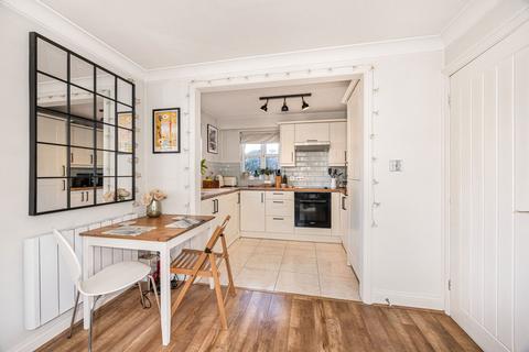 1 bedroom ground floor flat for sale, The Avenue, London E4