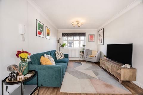 1 bedroom ground floor flat for sale, The Avenue, London E4