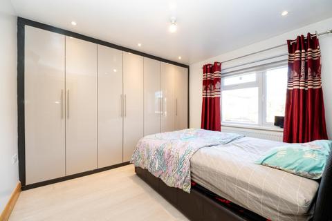 4 bedroom semi-detached house for sale, Crown Road Borehamwood