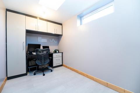 4 bedroom semi-detached house for sale, Crown Road Borehamwood