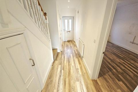 4 bedroom terraced house for sale, Hart Road, Thundersley, Benfleet,