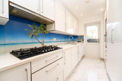 4 bedroom semi-detached house for sale, Crown Road Borehamwood