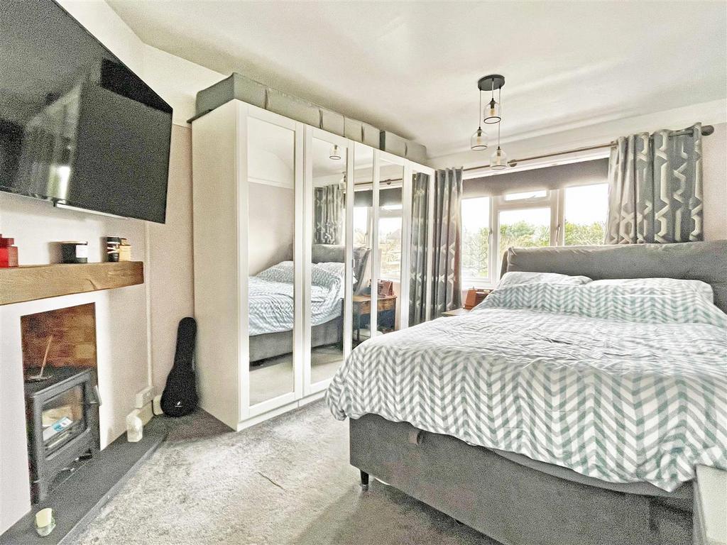 Bed1.jpg