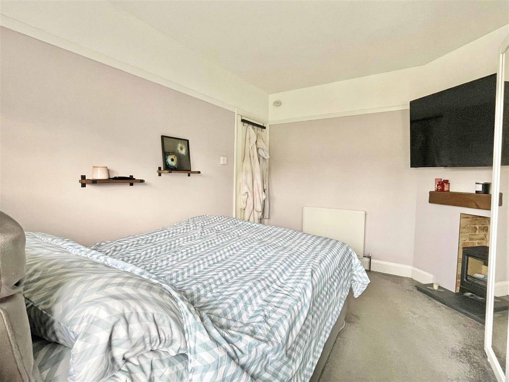 Bed1a.jpg
