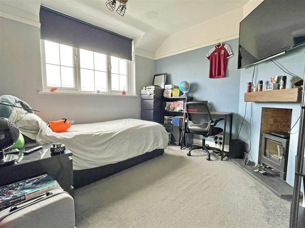Bed2.jpg