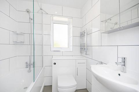 2 bedroom flat to rent, Tregenna Court, Wembley, HA0