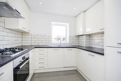 2 bedroom flat to rent, Tregenna Court, Wembley, HA0