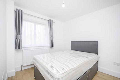 2 bedroom flat to rent, Tregenna Court, Wembley, HA0