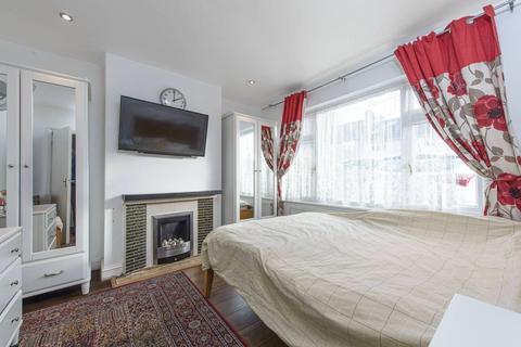 4 bedroom terraced house for sale, Ballards Road, Dollis Hill, London, NW2