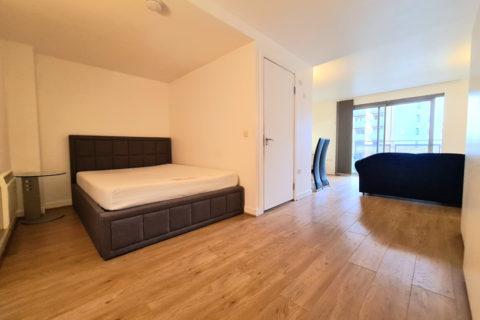 Studio to rent, Alaska Building, Deals Gateway, London, SE13
