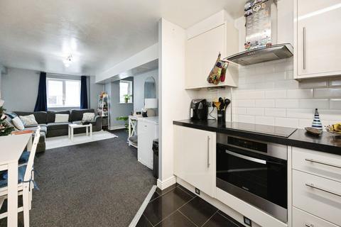 2 bedroom flat for sale, Drummond Grove, Ashford, TN24 0