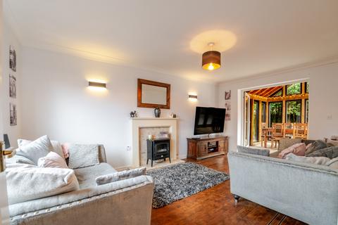 4 bedroom detached house for sale, Upton Drive, Nuneaton, CV11