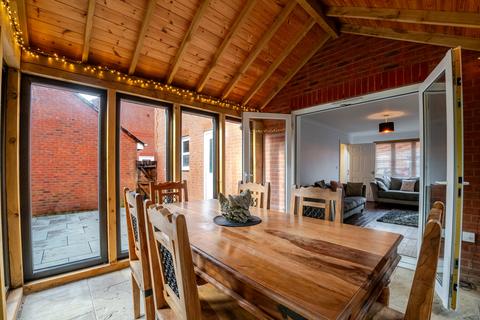 4 bedroom detached house for sale, Upton Drive, Nuneaton, CV11
