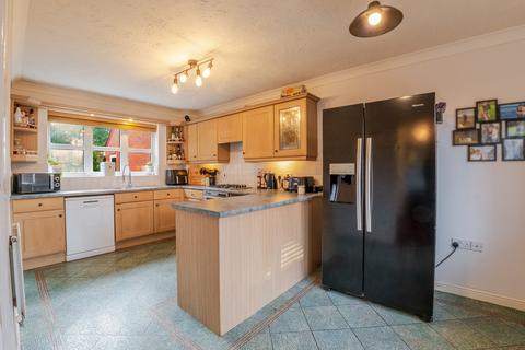 4 bedroom detached house for sale, Upton Drive, Nuneaton, CV11