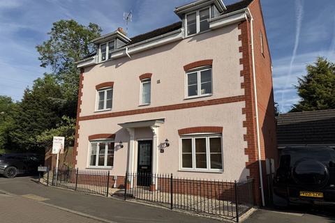 4 bedroom detached house for sale, Upton Drive, Nuneaton, CV11