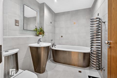 2 bedroom apartment for sale, Altolusso, Bute Terrace, Cardiff