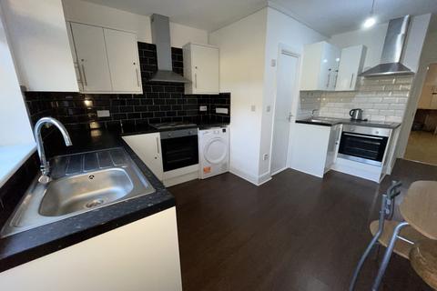 1 bedroom bedsit to rent, Acton Lane, London NW10