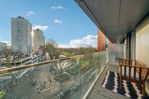 2 bedroom flat for sale, Copperlight Apartments, 16 Buckhold Road, London