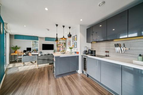2 bedroom flat for sale, Copperlight Apartments, 16 Buckhold Road, London
