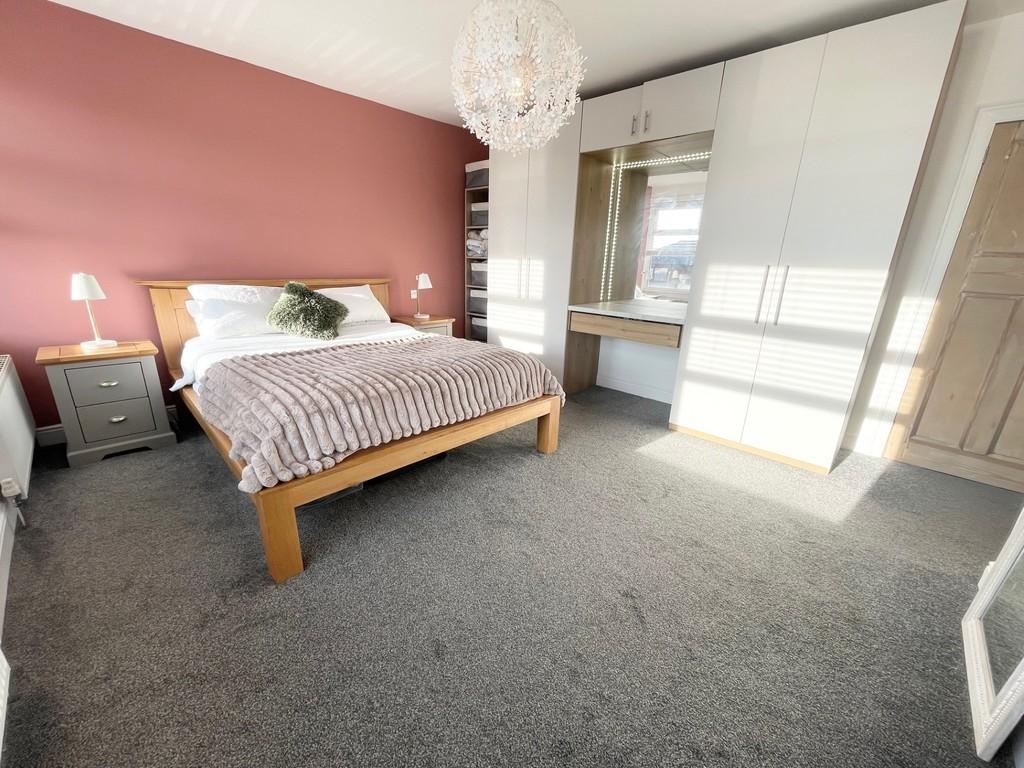 Master Bed2