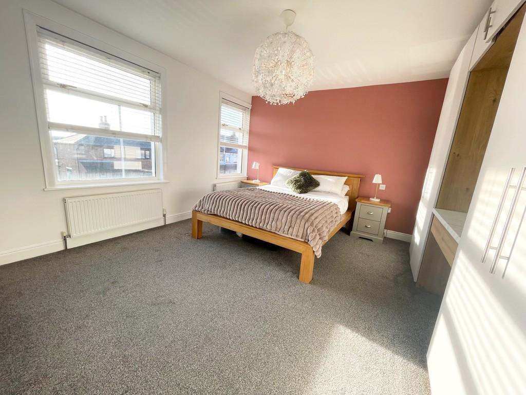Master Bed1