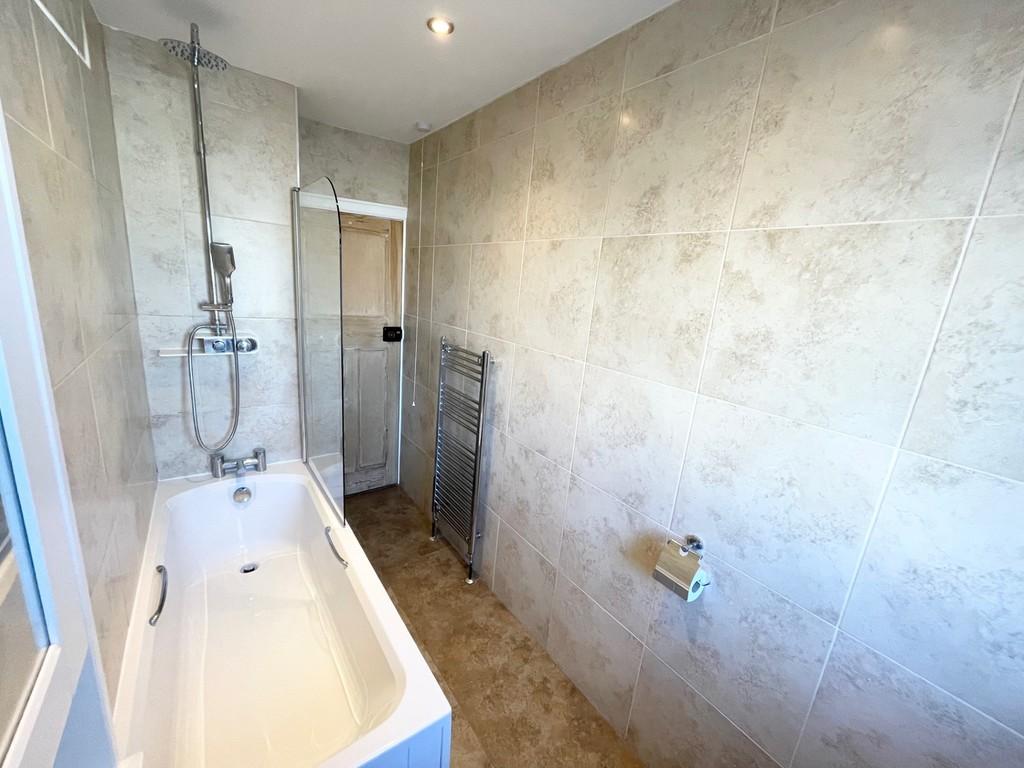 Family Bathroom2