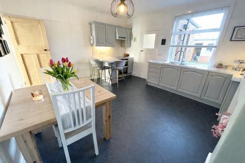 2 bedroom townhouse for sale, Alexandra Road, Pudsey