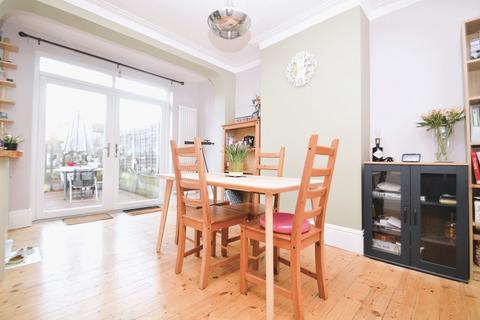 3 bedroom terraced house for sale, St. Merryn Close, London