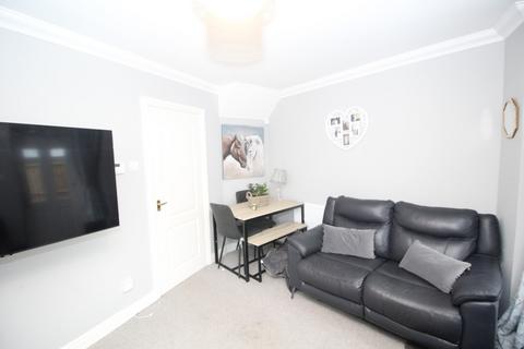 2 bedroom end of terrace house to rent, High Street, South Milford
