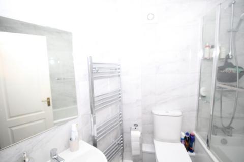 2 bedroom end of terrace house to rent, High Street, South Milford