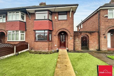 3 bedroom semi-detached house to rent, Moorfield Close, Irlam
