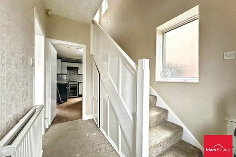 3 bedroom semi-detached house to rent, Moorfield Close, Irlam
