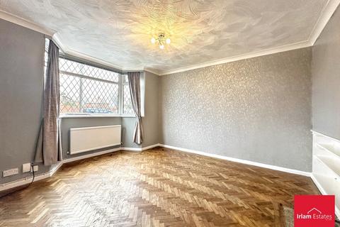 3 bedroom semi-detached house to rent, Moorfield Close, Irlam
