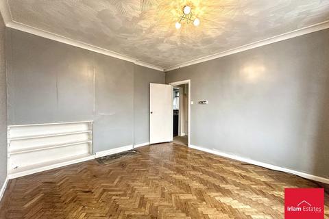 3 bedroom semi-detached house to rent, Moorfield Close, Irlam