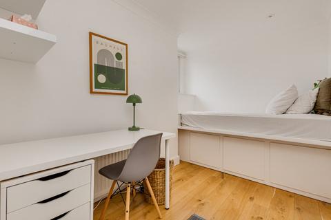 3 bedroom flat to rent, Park House, Richmond Hill, Surrey
