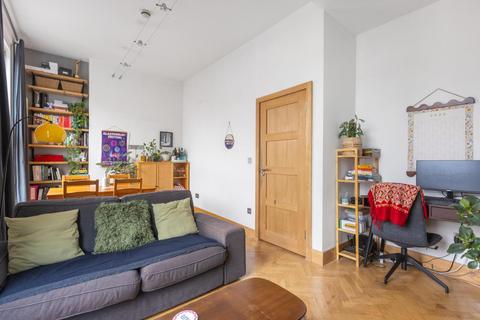 1 bedroom flat for sale, St John's Hill, London