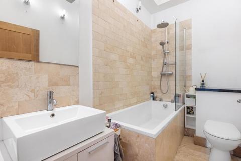 1 bedroom flat for sale, St John's Hill, London