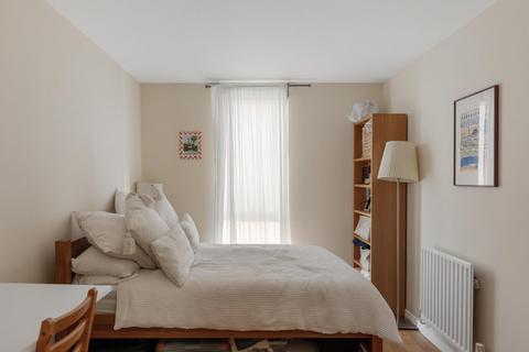1 bedroom flat for sale, Wingate Square, Clapham, London