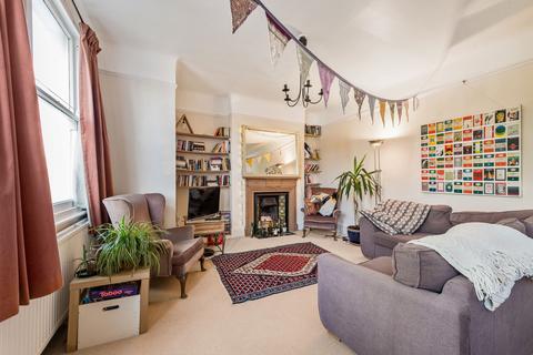 3 bedroom maisonette to rent, Pendle Road, London, SW16
