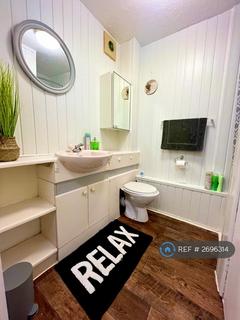 1 bedroom flat to rent, Capstan Close, Romford, RM6
