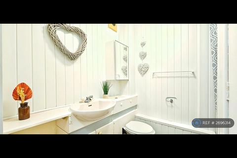 1 bedroom flat to rent, Capstan Close, Romford, RM6