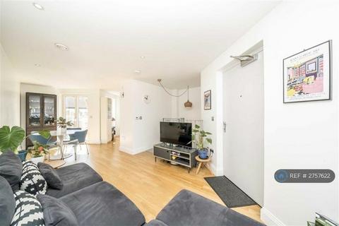 2 bedroom flat to rent, Sadlers Court, London, SE1
